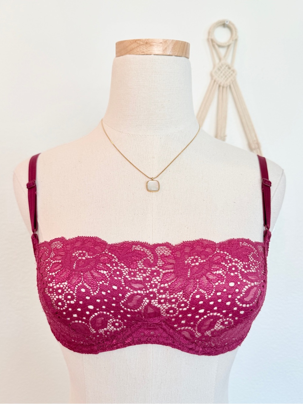 💗 NWOT Magenta Lace Made-to-Be-Seen Unlined Floral Lace Bralette Bra